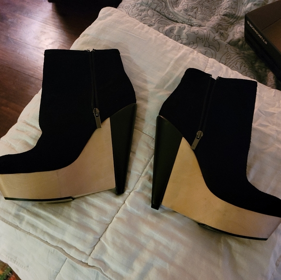 Kelsi Dagger Platform Suede Booties - Black - Picture 5 of 5